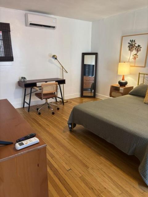 Cozy In Hollywood! Apartment