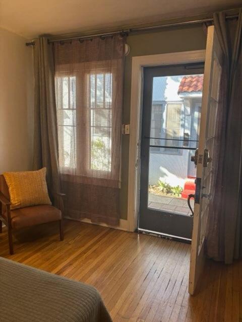 Apartment Cozy In Hollywood!